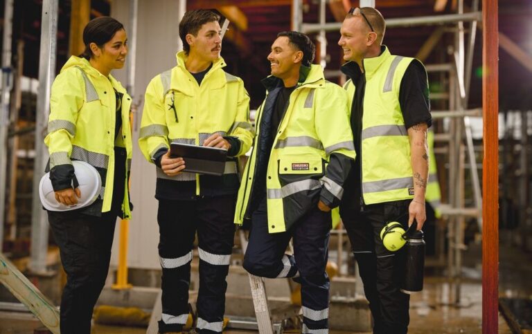 Read more about the article Top Custom Hi-Vis Workwear Picks for Your Team